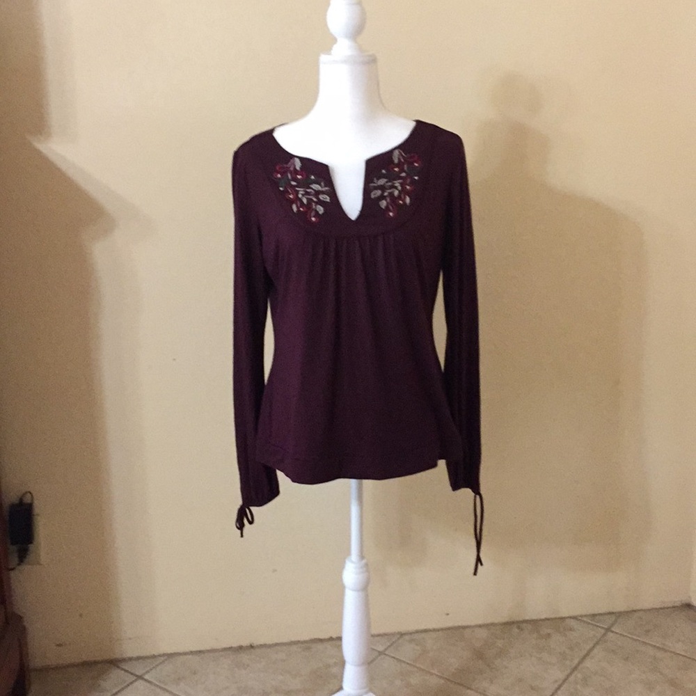 Long sleeve tee with embroidery